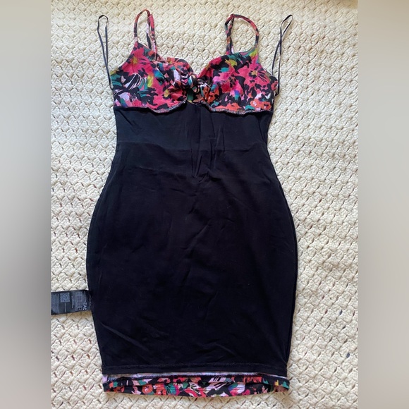 🌺 GUESS FLORAL- BODYCON DRESS/ SIZE XS 🌺 - Picture 10 of 11